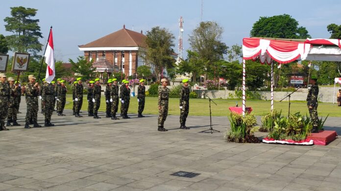 Kirab pataka, panji-panji, dan surat sakti pahlawan nasional I Gusti Ngurah Rai tiba di Kabupaten Bangli, pada Jumat (15/11/2024)