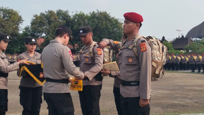 Apel kesiapan pergeseran pasukan bertempat di Lapangan Mako Brimob Tohpati, Denpasar, Senin (25/11/2024)