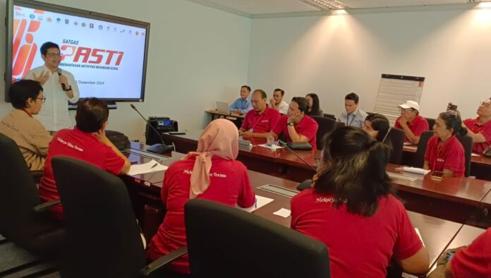 OJK Bali dan 30 awak media mengunjungi Pusat Layanan Konsumen OJK Kontak 157 di Gedung Wisma Mulia 2, Jalan Gatot Subroto Nomor 6 Jakarta