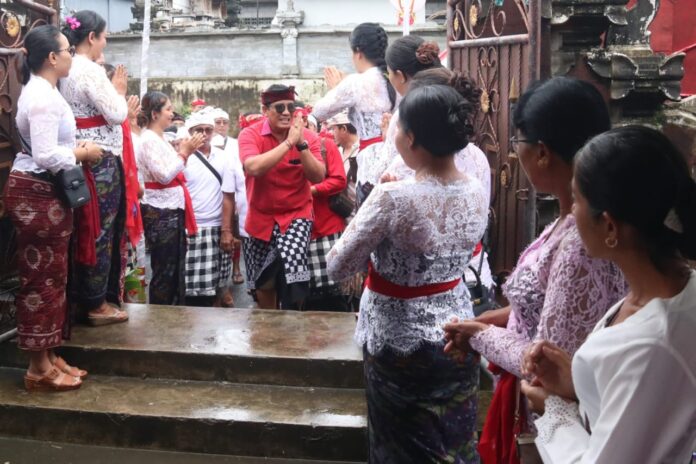 Bupati Tabanan, Dr. I Komang Gede Sanjaya, S.E., M.M., menghadiri Upacara Pitra Yadnya (Ngaben Gabungan) dan Upacara Manusa Yadnya yang dilaksanakan Banjar Adat Graha Santhika Grogak Gede, Desa Adat Kota Tabanan, pada Minggu (12/1/2025)