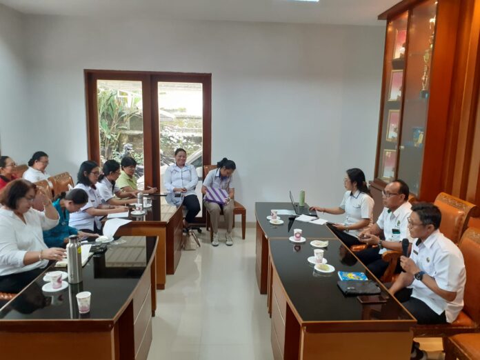 Dinas Pemberdayaan Masyarakat dan Desa (PMD) Kabupaten Gianyar menggelar rapat dalam rangka penguatan kelembagaan Tim Penggerak Pemberdayaan dan Kesejahteraan Keluarga (TP PKK) dan Tim Pembina Posyandu
