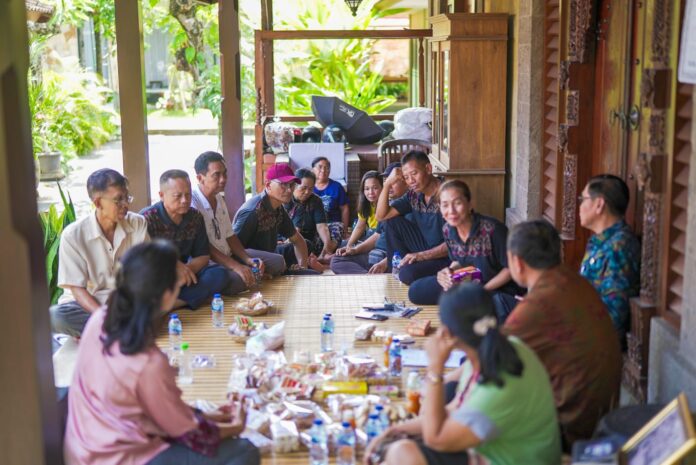Dinas Koperasi Usaha Kecil Menengah dan Perdagangan (Diskop UKMP) Kabupaten Badung melakukan kunjungan ke Sentra Industri Kecil dan Menengah (IKM) Amerta Jaya di Kelurahan Sading, Mengwi, Badung, Selasa (11/3/2025)