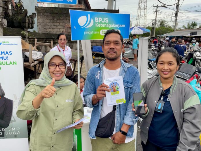 BPJS Ketenagakerjaan (BPJAMSOSTEK) Cabang Bali Gianyar menggelar kegiatan Grebeg Pasar di Pasar Batubulan, Minggu (23/3/2025)
