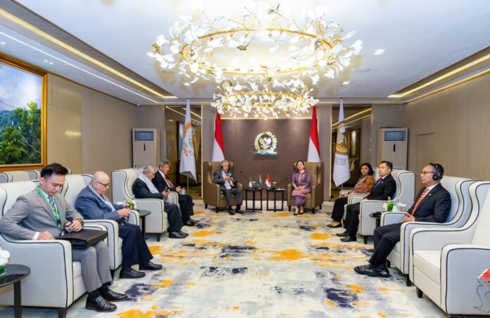 Ketua DPR RI Puan Maharani mengadakan bilateral meeting dengan pimpinan Dewan Legislatif Palestina, Mohammad Moussa Subeih Zeidan beserta rombongan di Gedung DPR, Kompleks Parlemen, Senayan, Jakarta, Rabu (14/5/2025). (Foto: DPR RI)