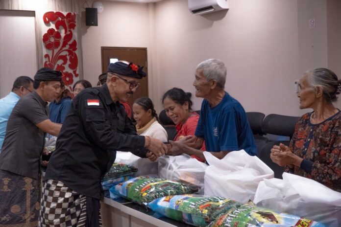 Wakil Bupati Bangli, I Wayan Diar, menghadiri penyerahan bantuan Asistensi Rehabilitasi Sosial (ATENSI) bagi penyandang disabilitas, anak terlantar, serta lanjut usia terlantar di Kabupaten Bangli, Kamis (22/5/2025) yang bertempat di ruang rapat Kantor Bupati Bangli