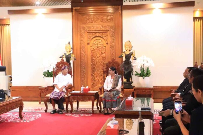 Gubernur Bali, Wayan Koster menerima kunjungan Konsulat Jenderal Republik Demokratik Timor Leste di Bali diwakili Konjen Carolina Mariadi Jayasabha, Denpasar