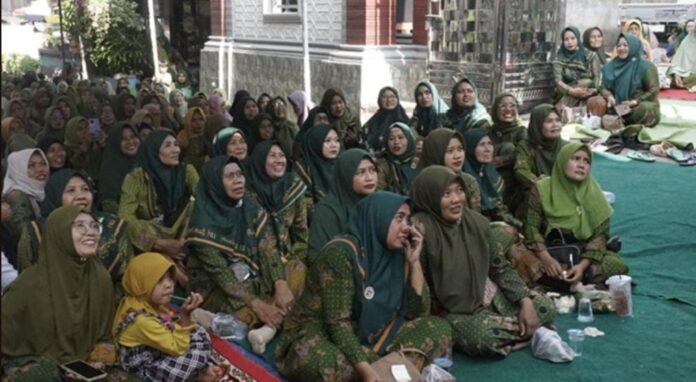 Anak Cabang Muslimat Nahdlatul Ulama (NU) Kecamatan Mendoyo melaksanakan pengajian yang berlangsung di depan Masjid Nuruddin, Desa Yeh Sumbul, Kecamatan Mendoyo