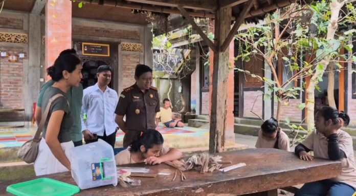 Kepala Kejaksaan Negeri Gianyar, Agus Wirawan Eko Saputro, melakukan kunjungan ke Yayasan Widya Guna di Jalan Yeh Pulu, Desa Bedulu, Kecamatan Blahbatuh, Kabupaten Gianyar