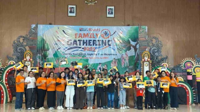 Pelaksanaan Family Gathering BPR Kanti 2025 yang bertajuk Semarak Kebersamaan dan Semangat Positif “Color Up Your Spirit, Light Up Your Happiness” yang digelar di Kampus UNHI Denpasar