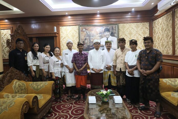 Wakil Wali Kota Denpasar, I Kadek Agus Arya Wibawa menerima audiensi Wangsing Kengwon Tag-tag yang berlangsung di kantor Wali Kota Denpasar