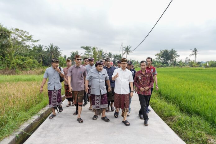 Bupati Badung I Wayan Adi Arnawa menjelaskan kebijakan pengurangan PBB 100 persen di Kabupaten Badung, Selasa (19/8/2025)