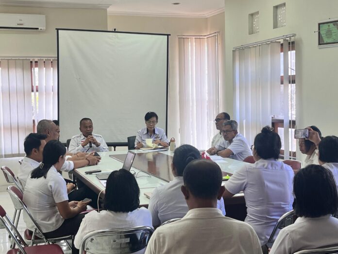 Sekretaris Daerah (Sekda) Kabupaten Bangli, I Dewa Bagus Riana Putra, memimpin inspeksi mendadak (sidak) ke sejumlah Organisasi Perangkat Daerah (OPD) di lingkungan Pemerintah Kabupaten Bangli, Rabu (3/9/2025)