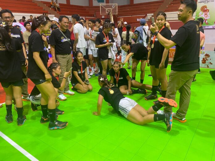 Bayar kaul setelah Badung mendapat medali emas, salah satu pemain lakukan push up 50 kali