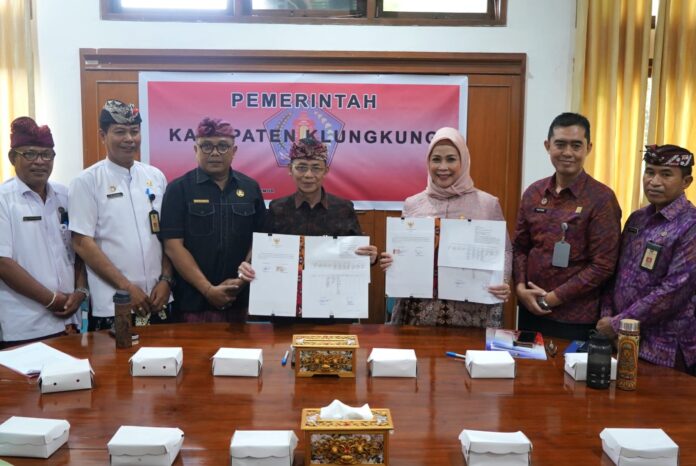 Pemkab Klungkung jalin kerja sama dengan Kanwil Kemenkum Bali Perkuat Produk Hukum Daerah melakukan penandatanganan nota kesepahaman di Ruang Rapat Kantor Bupati Klungkung, Kamis (18/9/2025)