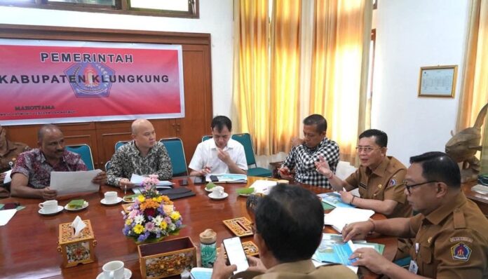 Bupati Klungkung, I Made Satria menerima audiensi China Railway terkait percepatan pembangunan infrastruktur di Nusa Penida
