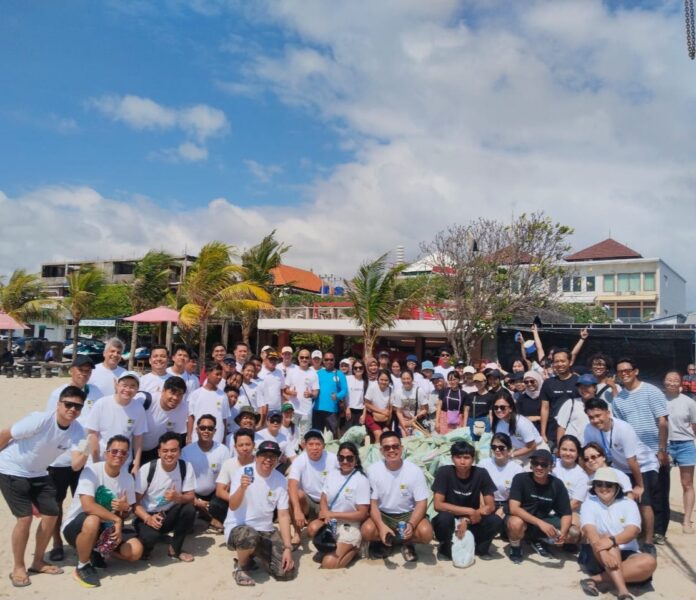 Yayasan Sahabat Multi Bintang (YSMB) bersama Seven Clean Seas (SCS) melakukan aksi bersih pantai yang digelar di Tanjung Benoa, Bali, pada Sabtu (20/9/2025)