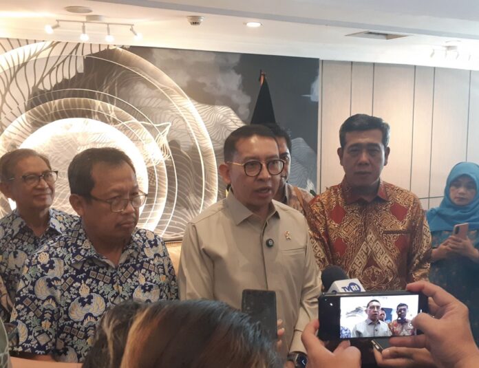 Menteri Kebudayaan, Fadli Zon usai konferensi pers Lomba Menulis Surat Tingkat Nasional 2025.