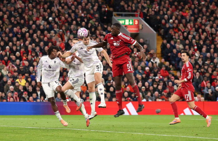 Harry Maguire saat membobol gawang Liverpool tadi malam di Stadion Anfield. (Sumber foto: X/Harry Maguire)