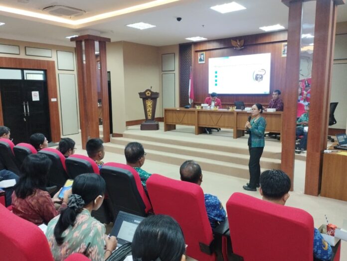 Komisi Informasi (KI) Provinsi Bali berkolaborasi dengan Dinas Komunikasi dan Informatika (Diskominfo) Kabupaten Gianyar menggelar Sosialisasi Keterbukaan Informasi Publik (KIP) di Ballroom Sabha Praja, Gedung Mal Pelayanan Publik (MPP) Kabupaten Gianyar, Jumat (17/10/2025)