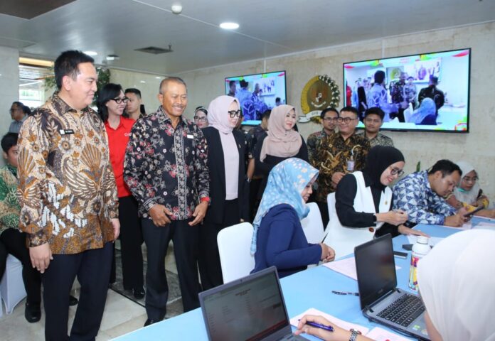 Aksi donor darah bertajuk “Senator Peduli Donor Darah” dalam rangka HUT ke-21 DPD RI di Komplek Parlemen, Senayan, Jakarta, Rabu (1/10/2025). (Foto: DPD RI)