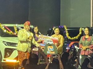 Pemenang pengundian hadiah Tabungan ArisanKU dengan hadiah utama 1 unit Toyota Fortuner