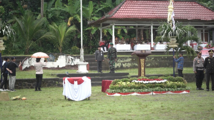 Pelaksanaan upacara Serah Terima Pataka atau Panji-Panji Sakti Pahlawan Nasional I Gusti Ngurah Rai Tahun 2025 di Lapangan Gajah Wea, Kecamatan Abang, Kabupaten Karangasem