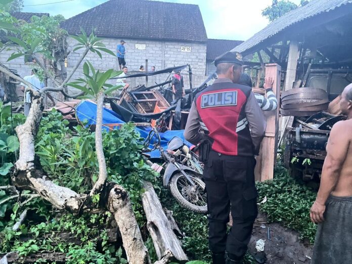 Bangunan gudang mebel di Dusun Geria, Desa Nyalian, Banjarangkan, Klungkung ludes terbakar