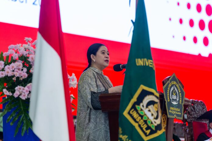 Ketua DPR RI Puan Maharani pada pengukuhan Wakil Ketua DPR Adies Kadir sebagai Profesor Kehormatan Bidang Hukum di Universitas Islam Sultan Agung (Unissula) Semarang. (Foto: DPR RI)