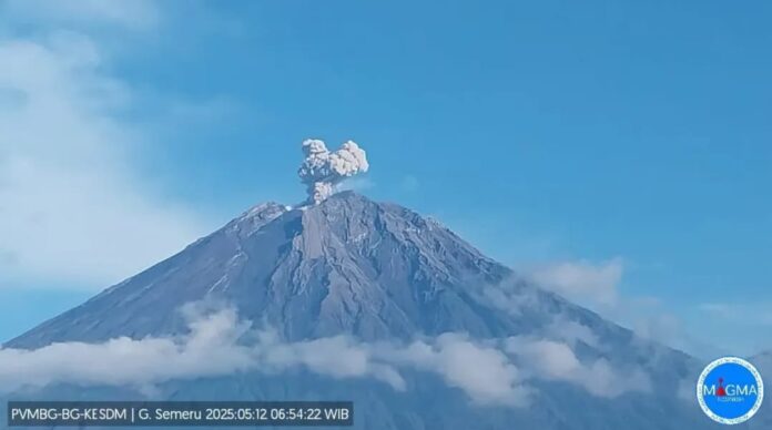 Erupsi Gunung Semeru di Lumajang, Jawa Timur. (Foto: BMKG)