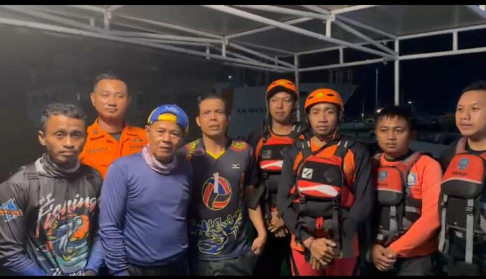 5 orang nelayan berhasil diselamatkan Tim SAR gabungan, setelah sebelumnya terombang-ambing di lautan
