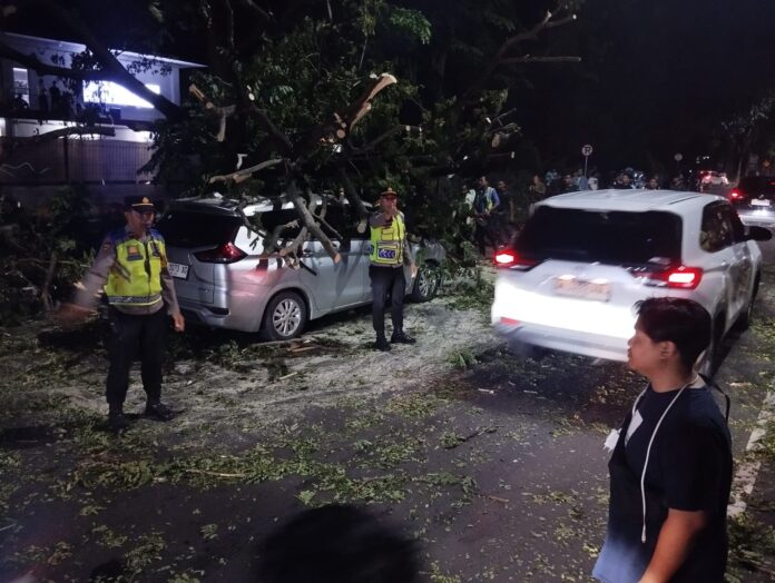 Kawasan Bandara Ngurah Rai yang berada persis di sebelah selatan SPBU sempat menimbulkan kemacetan parah, pada Sabtu (20/12/2025) sekitar pukul 19.35 WITA