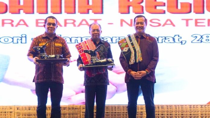 Gubernur Bali, Wayan Koster menghadiri penandatanganan Perjanjian Kerja Sama Regional Bali, NTB, NTT (KR-BNN) bersama Gubernur Gubernur NTB Lalu Muhamad Iqbal dan Gubernur NTT Melki Laka Lena di ITDC The Golo Mori Labuan Bajo, Manggarai Barat, NTT
