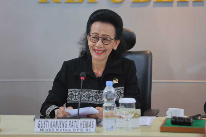 Wakil Ketua Dewan Perwakilan Daerah (DPD) RI Gusti Kanjeng Ratu (GKR) Hemas pada rapat dengar pendapat BULD dengan lintas kementerian di Gedung DPD RI, Kompek Parlemen Senayan Jakarta, Rabu (28/1/2026). (Foto: DPD RI)
