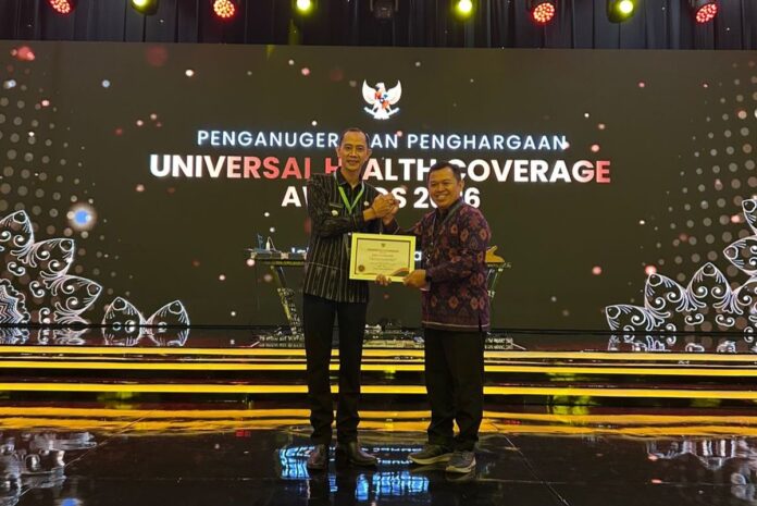 Pemerintah Kabupaten Klungkung berhasil meraih predikat Universal Health Coverage (UHC) Award Kategori Utama dari Kementerian Koordinator Bidang Pemberdayaan Masyarakat Republik Indonesia