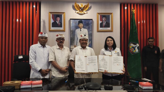 Penandatanganan Nota Kesepakatan (MoU) tentang Penanganan Masalah Hukum Bidang Perdata dan Tata Usaha Negara (Datun) yang berlangsung di Ruang Rapat Bupati, Gedung BMB Kantor Bupati Bangli, Senin (9/2/2026)