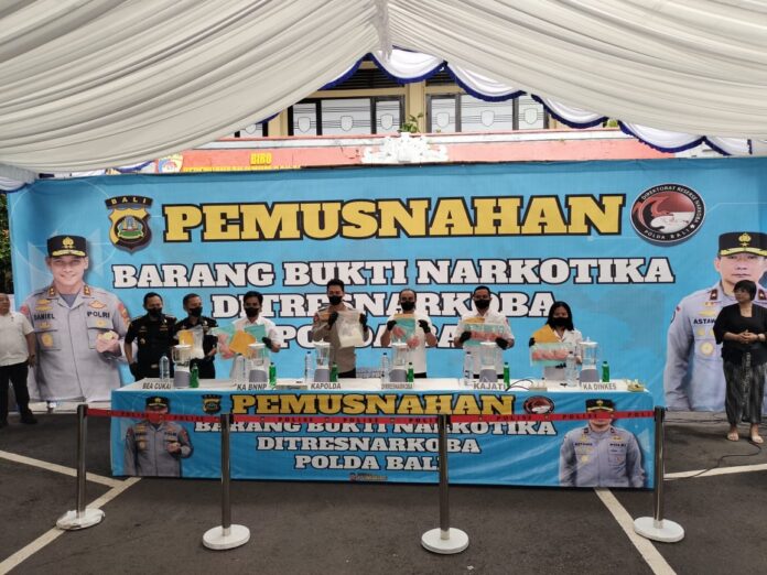 Kapolda Bali Irjenpol Daniel Adityajaya SIK bersama jajaran Direktorat Resnarkoba Polda Bali, pada Rabu (4/3/2026), melaksanakan pemusnahan narkoba hasil tangkapan senilai Rp 23,4 miliar