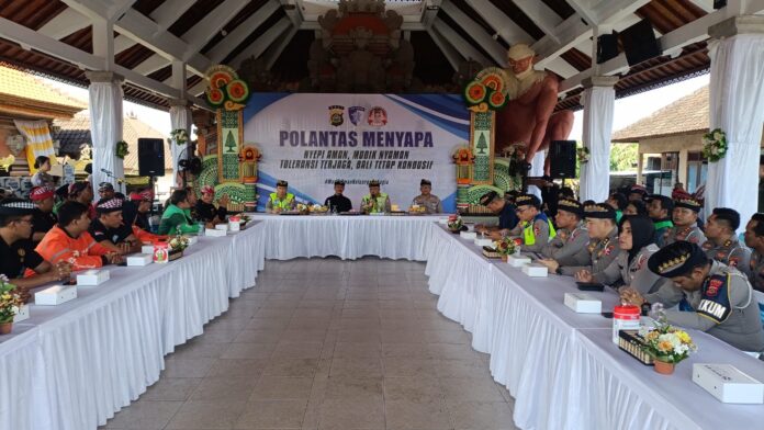 Kegiatan Polantas Menyapa dengan tema “Nyepi Aman, Mudik Nyaman, Toleransi Terjaga, Bali Tetap Kondusif” di Balai Banjar Kebalian, Desa Sukawati, Kecamatan Sukawati, Kabupaten Gianyar, Jumat (6/3/2025) sore