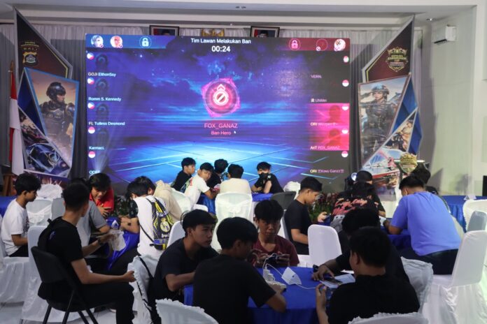 Polres Karangasem melakukan pendekatan humanis untuk mengedukasi Gen Z di Karangasem. Salah satu kiat strategis yang dilakukan adalah dengan menggelar kejuaraan Game Online