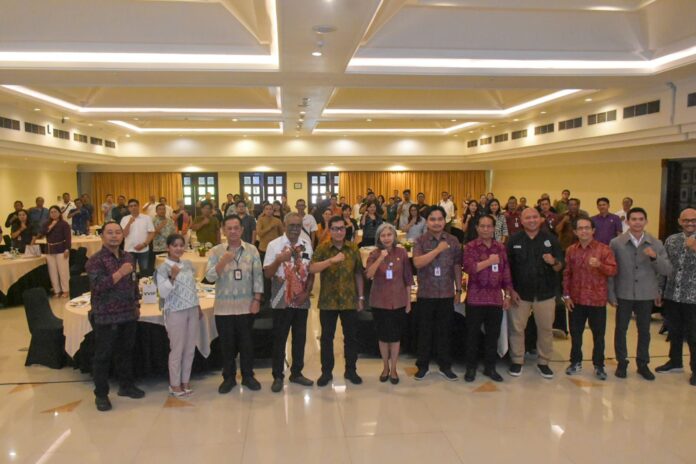 Sekda Kota Denpasar, I Gusti Ngurah Eddy Mulya mewakili Wali Kota Denpasar saat membuka Gathering Destinasi Pariwisata Kota Denpasar di Grand Mercure Sanur