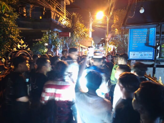 Insiden pengeroyokan yang terjadi di Jalan Waturenggong III, Kelurahan Panjer, Denpasar Selatan, pada Minggu (26/4/2026) dini hari