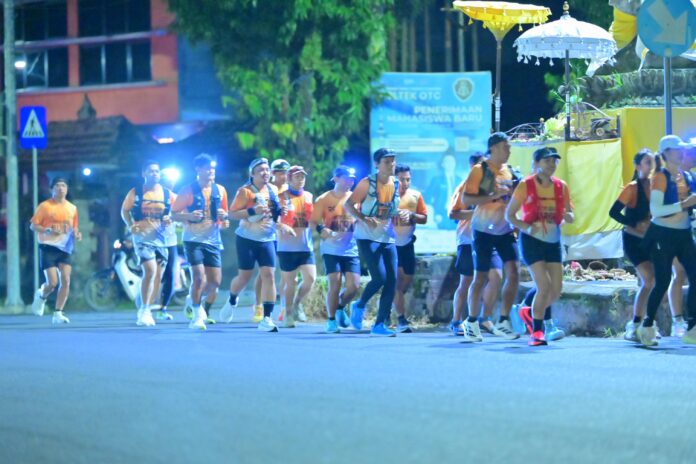 Komunitas Healing On The Run (HOTR) kembali menggelar kegiatan unik bertajuk MatuRUN, yakni lari sekaligus perjalanan spiritual menuju Pura Besakih, pada Minggu (12/4/2026)