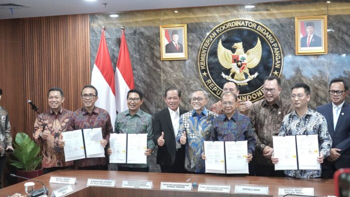 Penandatanganan perjanjian kerja sama (PKS) Pengolahan Sampah menjadi Energi Listrik (PSEL) yang bertempat di Kantor Kementerian Koordinator Bidang Pangan Jakarta