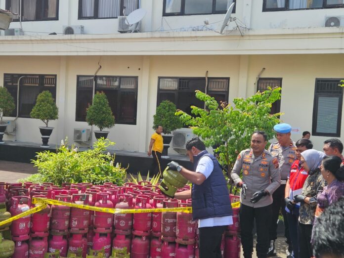 Polres Karangasem amankan BB yang diduga hasil oplosan
