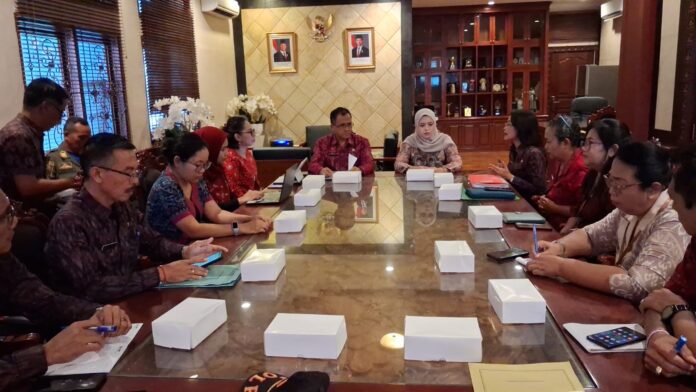 Pendampingan dilaksanakan secara tatap muka (luring) oleh Kementerian Kesehatan RI bersama Kementerian Dalam Negeri RI dan Komnas Pengendalian Tembakau di Ruang Kerja Wakil Bupati Gianyar, Selasa (12/5/2026)
