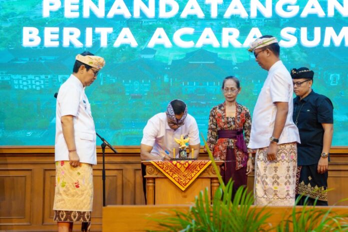 Bupati Badung, I Wayan Adi Arnawa, melantik dan mengambil sumpah jabatan 12 Pejabat Pimpinan Tinggi Pratama di lingkungan Pemerintah Kabupaten Badung, Kamis (30/4/2026) di Ruang Kertha Gosana, Puspem Badung