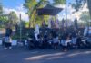 Indahnya Toleransi di Gumi Lahar, Pecalang Kawal Salat Idul Adha Pecalang menjaga pelaksanaan sholat Idul Adha di Lapangan Tanah Aron Karangasem