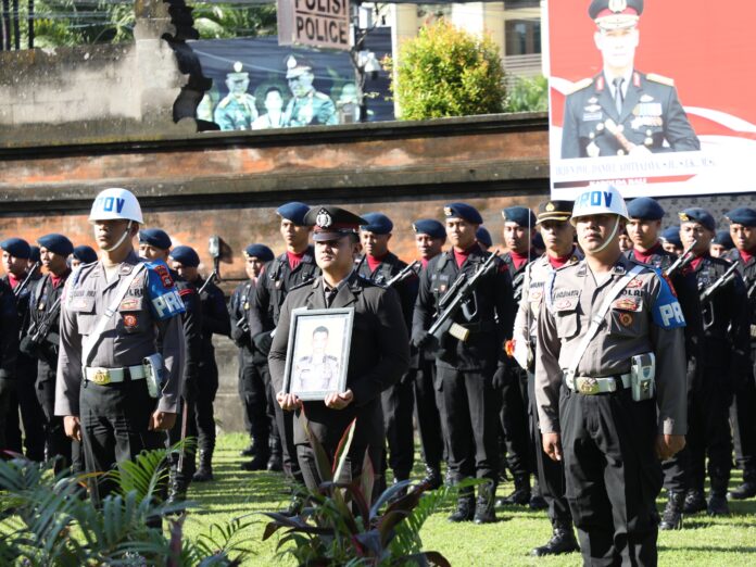 Upacara PTDH yang berlangsung di Mapolda Bali, pada Rabu (20/5/2026) dipimpin langsung oleh Wakapolda Bali Brigjen Pol I Made Astawa