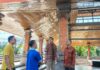 Dewan Buleleng Dorong Optimalisasi Anggaran Perbaiki Gedung Sasana Budaya Ketua Komisi IV DPRD Kabupaten Buleleng saat mengecek langsung kondisi fisik Gedung Sasana Budaya didampingi Kadisbudpar I Nyoman Wisandika