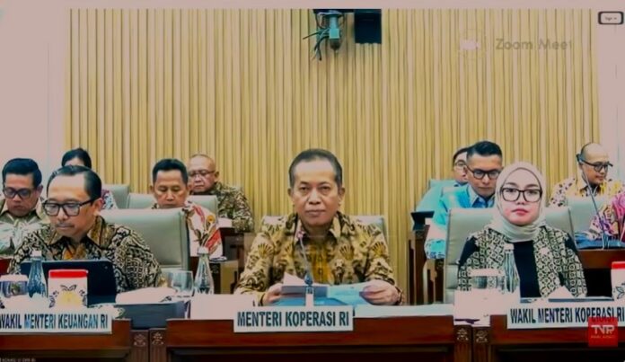 Menteri Koperasi RI, Dr. Ferry Juliantono, S.E. Ak., M.Si saat menyampaikan Pandangan Pemerintah atas RUU Perubahan Keempat atas UU Nomor 25 Tahun 1992 di ruang rapat Komisi VI DPR, Senayan, Jakarta, Rabu (17/6/2026). (Foto: tangkapan layar TV Parlemen)