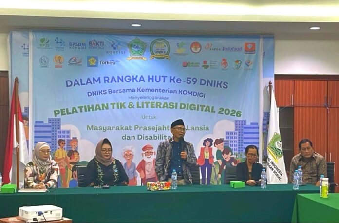 Ketua Umum Dewan Nasional Indonesia untuk Kesejahteraan Sosial (DNIKS) A. Effendy Choire saat menutup Pelatihan TIK dan Pandu Literasi Digital di Kantor DNIKS, Jumat (19/6/2026). (Foto: DNIKS)